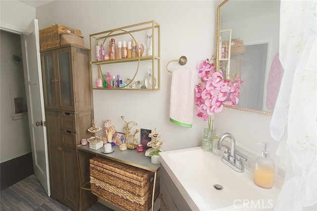 4522 Saint Elmo Drive, Los Angeles CA: https://media.crmls.org/medias/67548cf9-0b76-485d-b3b6-d2866491ded2.jpg
