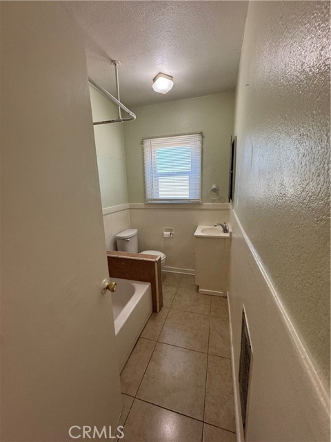 5214 Golden Avenue, Riverside CA: https://media.crmls.org/medias/67551298-5c8c-4372-87ac-330924c15352.jpg
