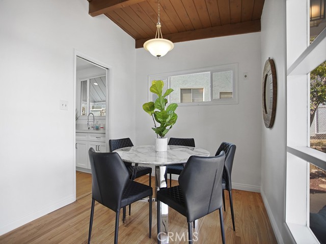 Dining Area is Ideal Space to Enjoy the Scenery