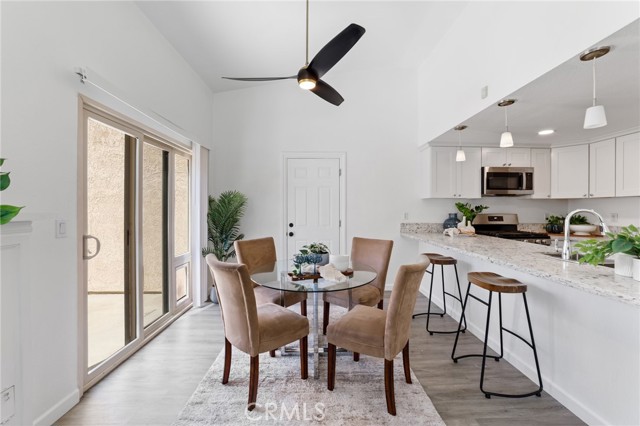 1024 Ardmore Circle, Redlands CA: https://media.crmls.org/medias/67565241-dfd5-421c-ba46-4664af03975a.jpg
