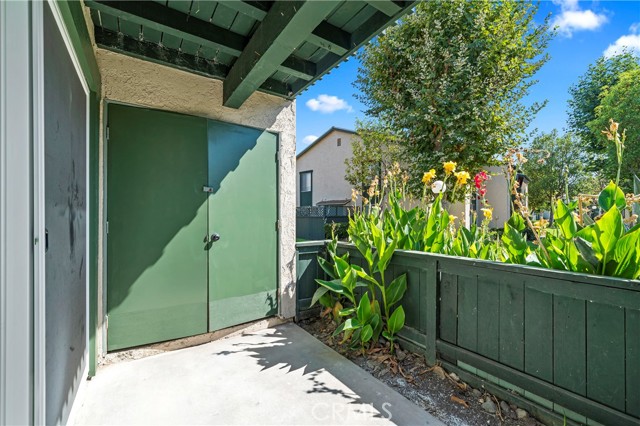23254 Orange Avenue, Lake Forest CA: https://media.crmls.org/medias/67567c2c-ff94-4fbc-a457-dfe2d5bd2f86.jpg
