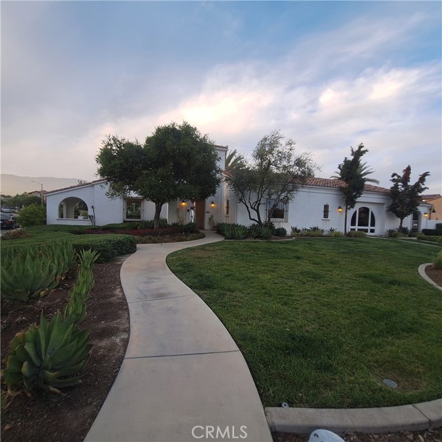 825 Parisa Place, Upland CA: https://media.crmls.org/medias/67594e23-d9bb-4196-9c40-75b557cc6d10.jpg