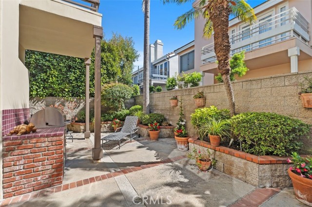 6260 Napoli Court, Long Beach CA: https://media.crmls.org/medias/6759b0b5-dd00-4b76-82ea-ba2825fdc7d1.jpg