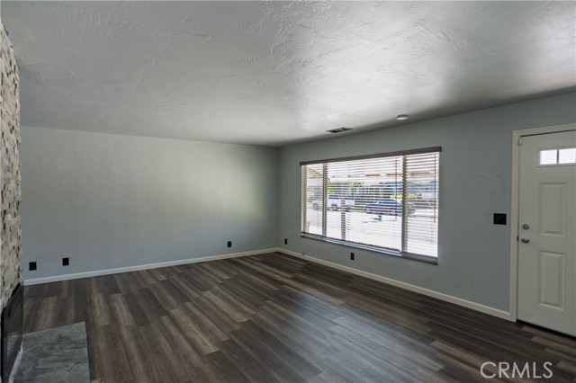 Detail Gallery Image 4 of 54 For 27 Emerald Dr, Merced,  CA 95340 - 3 Beds | 2 Baths