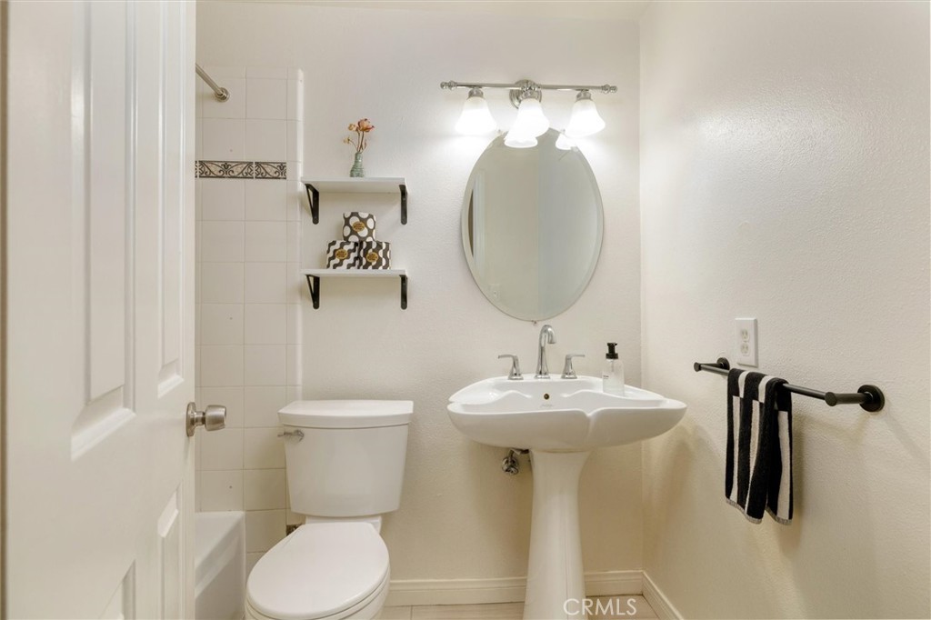 MLS #OC25261411 image #17