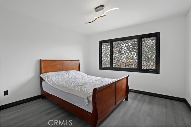 Detail Gallery Image 28 of 49 For 9853 Wish Ave, Northridge,  CA 91325 - 5 Beds | 2/1 Baths