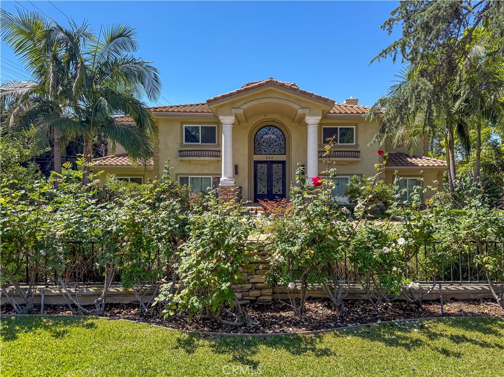 202 W Lemon Avenue