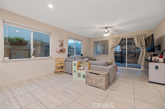 Detail Gallery Image 13 of 42 For 3433 W Milan, Visalia,  CA 93277 - 3 Beds | 2/1 Baths