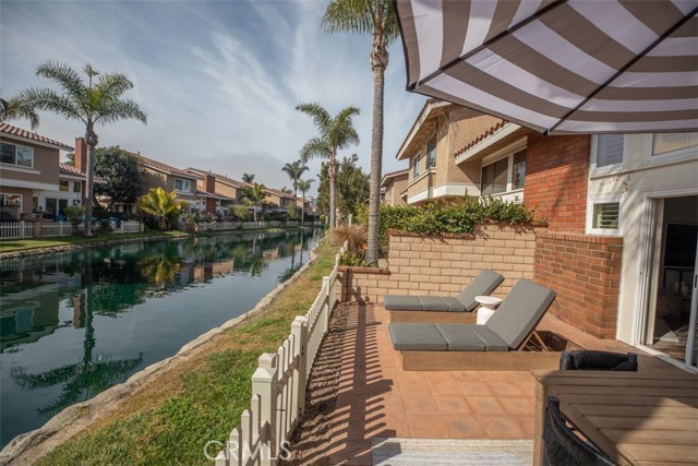7892 Southwind Circle, Huntington Beach CA: https://media.crmls.org/medias/675f2603-d4b9-4d33-a767-98911245244e.jpg