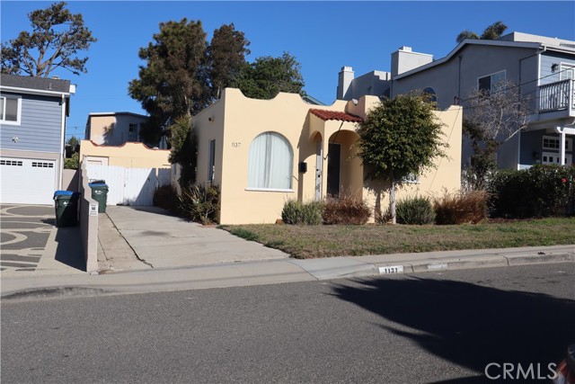1137 9th Street, Hermosa Beach, California 90254, 2 Bedrooms Bedrooms, ,1 BathroomBathrooms,Residential,Sold,9th,RS23003949