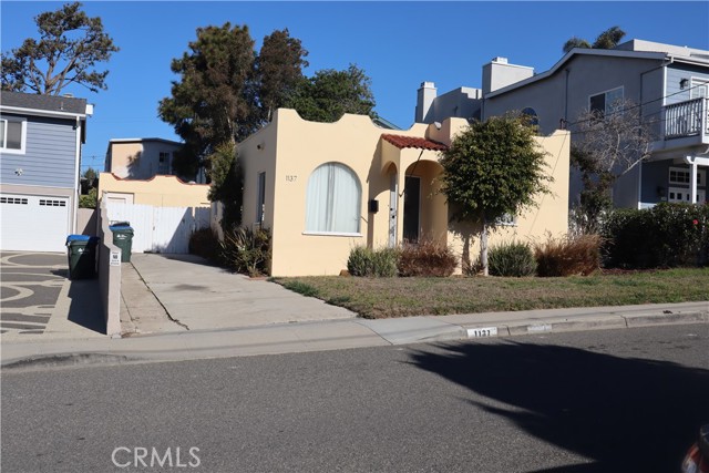 1137 9th Street, Hermosa Beach, California 90254, 2 Bedrooms Bedrooms, ,1 BathroomBathrooms,Residential,Sold,9th,RS23003949