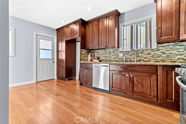 Detail Gallery Image 14 of 25 For 8436 Amboy, Sun Valley,  CA 91352 - 5 Beds | 3 Baths