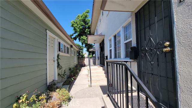 2415 E 7th Street, Long Beach CA: https://media.crmls.org/medias/675fe862-7359-4ad7-bb76-7a0232f0b828.jpg