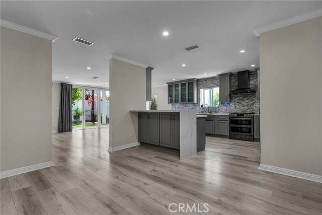 17900 Bullock Street, Encino CA: https://media.crmls.org/medias/675fef77-d1de-419f-8f3f-43ae6d813f22.jpg
