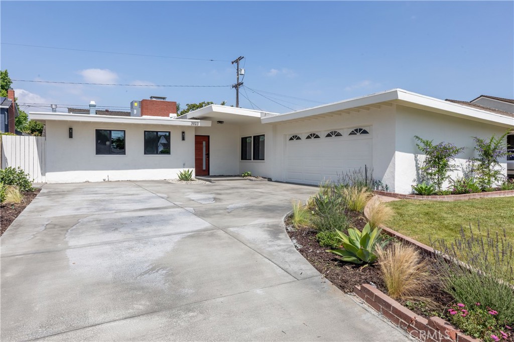 3923 Cerritos Avenue