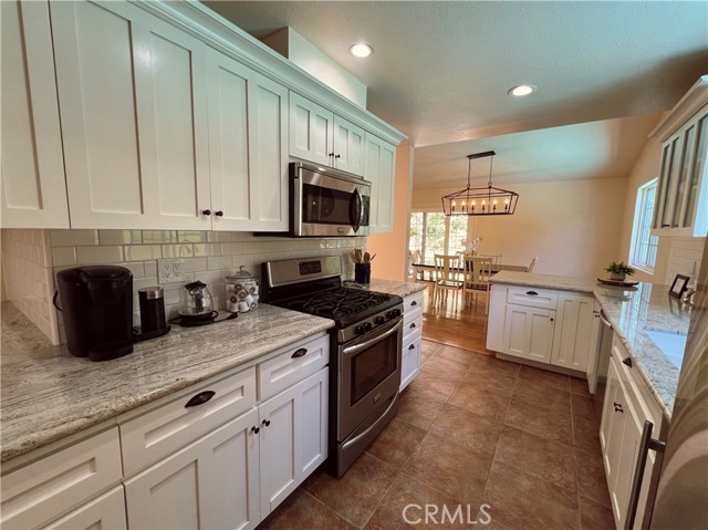 5309 Lockhurst Drive, Woodland Hills CA: https://media.crmls.org/medias/6760496d-5760-46fe-a306-41a911e05f03.jpg
