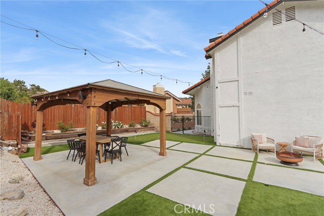 Detail Gallery Image 43 of 49 For 29161 Corales, Canyon Country,  CA 91387 - 3 Beds | 3 Baths