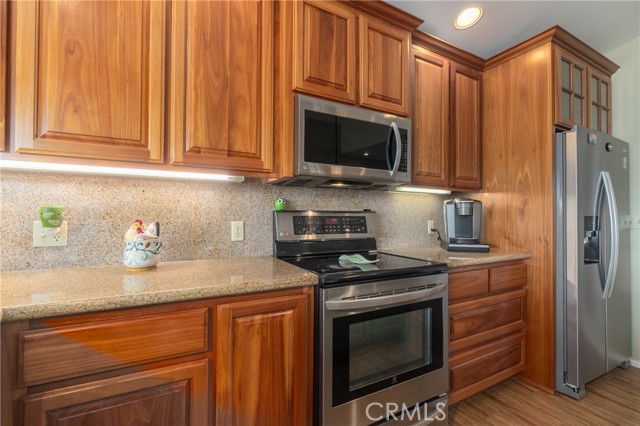 Detail Gallery Image 10 of 38 For 13801 Lakeshore Dr, Clearlake,  CA 95422 - 3 Beds | 2 Baths