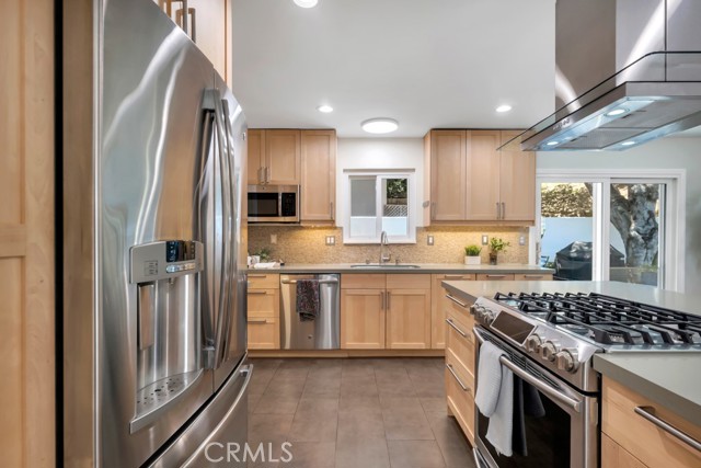 Detail Gallery Image 13 of 19 For 21407 Rios St, Woodland Hills,  CA 91364 - 3 Beds | 2 Baths