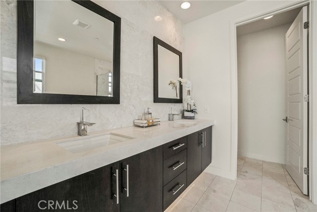 Detail Gallery Image 24 of 40 For 12695 Sandhill Ln #3,  Playa Vista,  CA 90094 - 3 Beds | 2/1 Baths