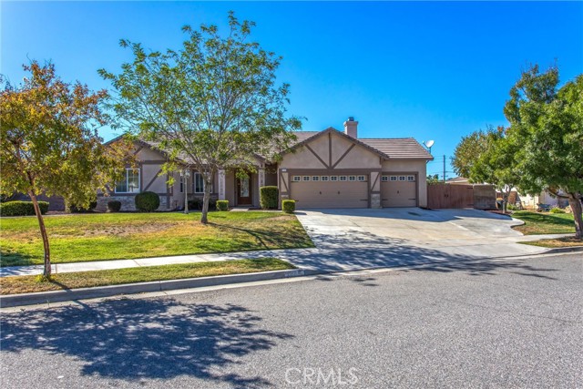 Detail Gallery Image 2 of 53 For 629 Almarie Way, Hemet,  CA 92544 - 4 Beds | 3/1 Baths