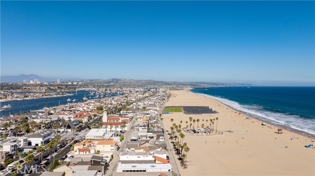 1510 W Oceanfront, Newport Beach CA: https://media.crmls.org/medias/6761ff10-d7db-4630-9375-11c37c42c718.jpg