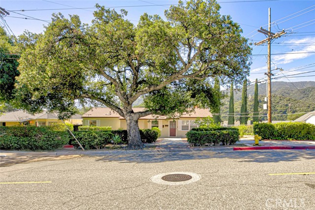 Detail Gallery Image 4 of 64 For 3352 Montrose, La Crescenta,  CA 91214 - 3 Beds | 3 Baths