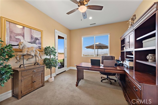 38150 Via Huerta, Murrieta CA: https://media.crmls.org/medias/67621427-36fe-44c2-90e6-17b4d5b8a285.jpg