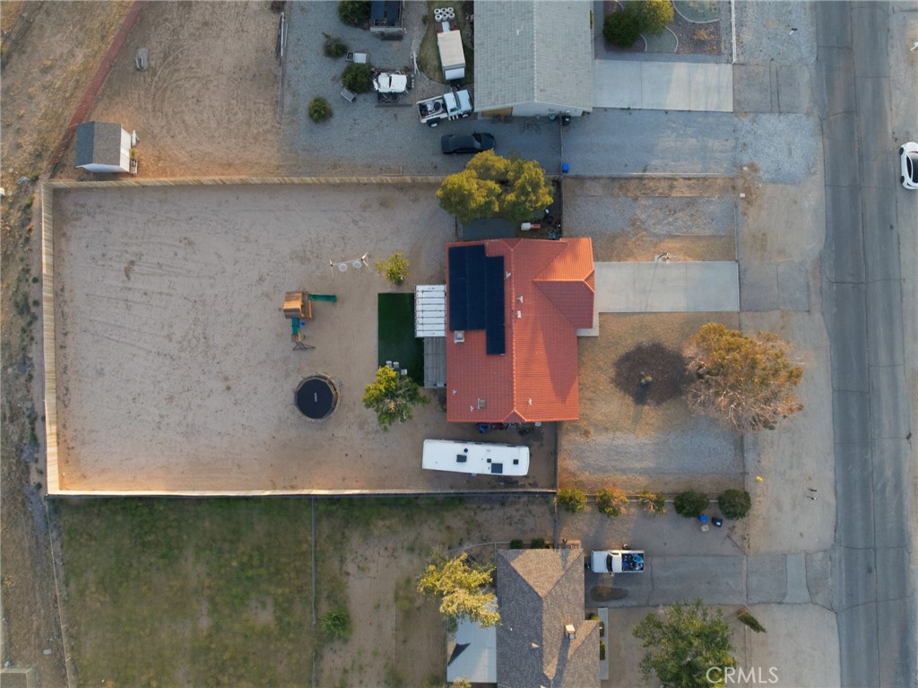 https://media.crmls.org/medias/6763bdf3-ecfc-40f1-bd1e-8a03a254863d.jpg?preset=X-Large