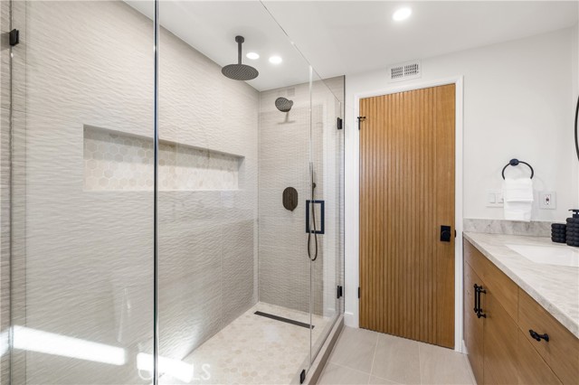 Detail Gallery Image 10 of 46 For 5340 Edgeware Dr, Calabasas,  CA 91301 - 5 Beds | 3 Baths