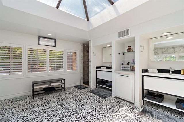 Image 41 of 75 For 2335 San Antonio Avenue