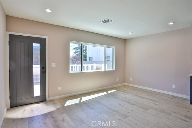 2111 Scott Road, Burbank CA: https://media.crmls.org/medias/67651f40-b6c3-4731-ae96-b50f2d238ff9.jpg