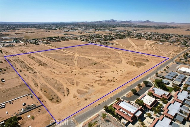 33 Mesquite Road, Apple Valley CA: https://media.crmls.org/medias/67656761-5d89-4b91-bd0f-52ec415441ad.jpg