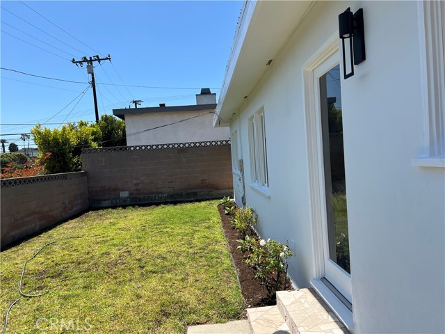 Detail Gallery Image 6 of 7 For 1310 Curtis Ave, Manhattan Beach,  CA 90266 - 3 Beds | 1 Baths