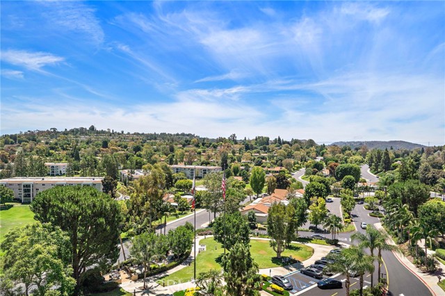 24055 Paseo Del Lago, Laguna Woods CA: https://media.crmls.org/medias/67669298-7826-4187-b795-482450f65447.jpg