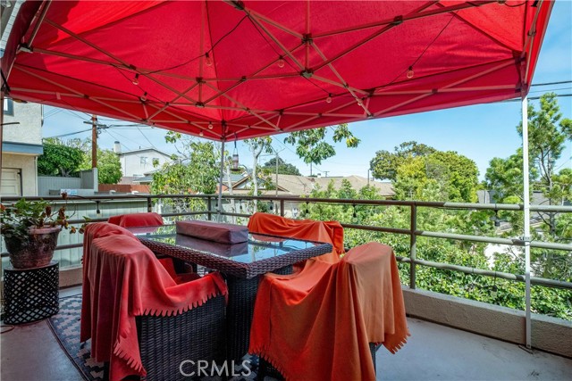 Detail Gallery Image 6 of 40 For 114 S Prospect #6,  Redondo Beach,  CA 90277 - 3 Beds | 2/1 Baths