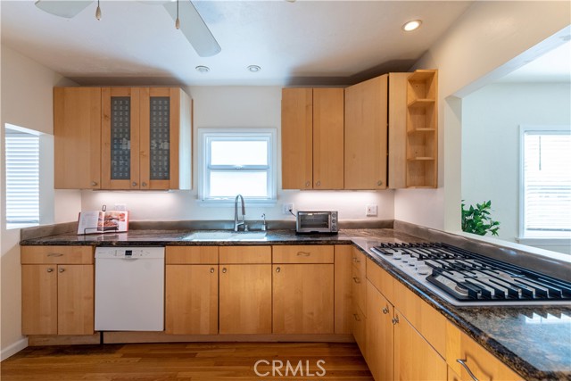 1924 Robinson Street, Redondo Beach, California 90278, 2 Bedrooms Bedrooms, ,2 BathroomsBathrooms,Residential,Sold,Robinson,SB22083068