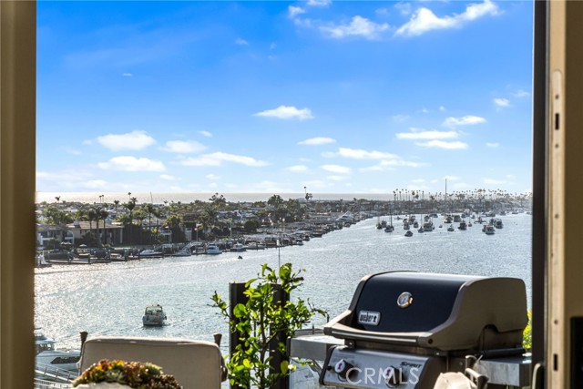Detail Gallery Image 20 of 66 For 2301 Pacific Dr, Corona Del Mar,  CA 92625 - 4 Beds | 3/1 Baths