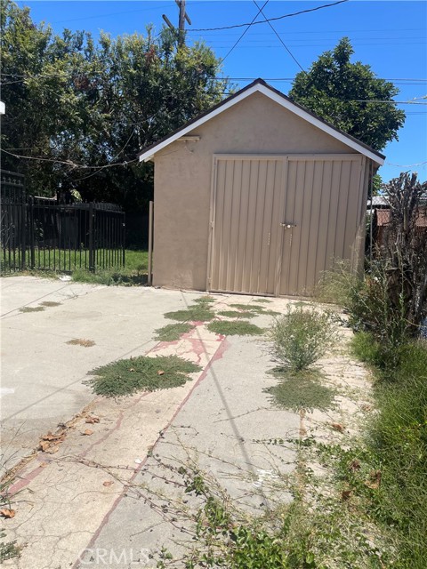 5426 4th Avenue, Los Angeles CA: https://media.crmls.org/medias/6768db5e-fd89-45c7-8128-38889c182cc7.jpg