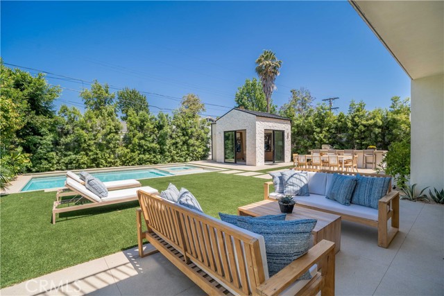 4320 Teesdale Avenue, Studio City CA: https://media.crmls.org/medias/676906fc-83d8-4ae6-be11-d33b5a7ac1c4.jpg
