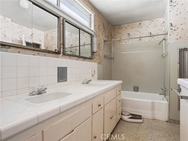 Detail Gallery Image 26 of 40 For 13607 Huston St, Sherman Oaks,  CA 91423 - 3 Beds | 2 Baths