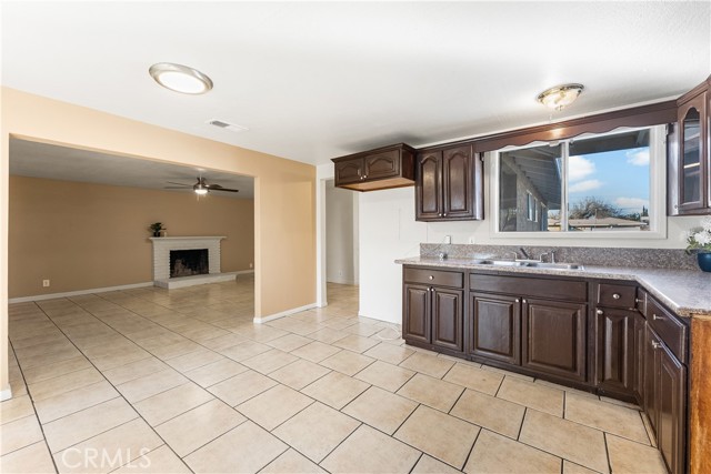 Detail Gallery Image 10 of 40 For 1252 E Avenue R6, Palmdale,  CA 93550 - 3 Beds | 1 Baths