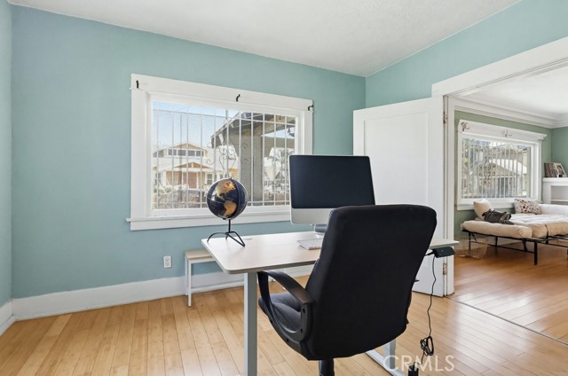 Detail Gallery Image 10 of 20 For 3941 Wisconsin, Los Angeles,  CA 90037 - 2 Beds | 1/1 Baths