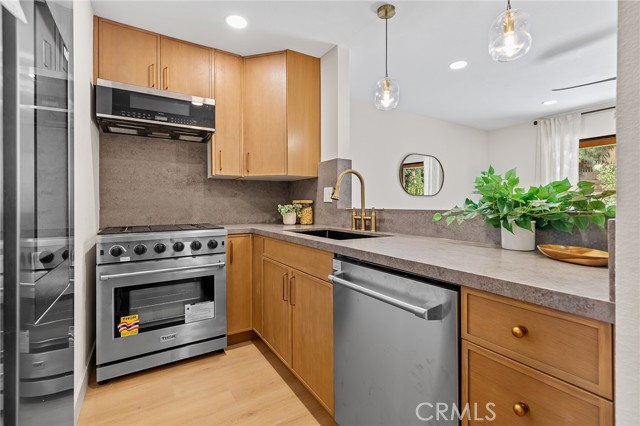 Detail Gallery Image 13 of 41 For 120 Lemon #34,  Irvine,  CA 92618 - 1 Beds | 1 Baths