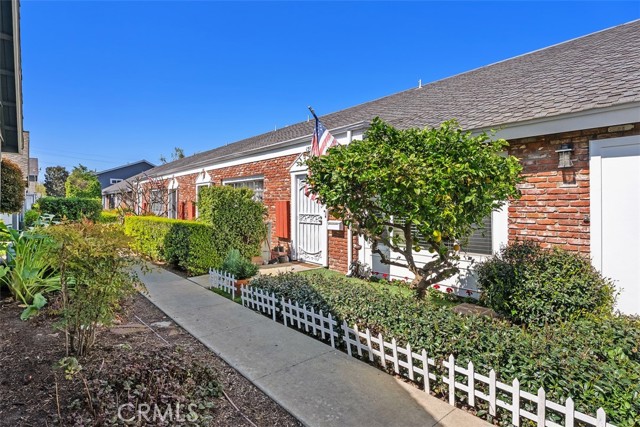 Detail Gallery Image 4 of 35 For 159 Morristown, Costa Mesa,  CA 92626 - 2 Beds | 2 Baths