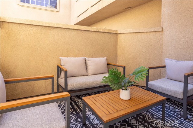 Detail Gallery Image 15 of 25 For 5240 Vantage, Valley Village,  CA 91607 - 2 Beds | 3 Baths