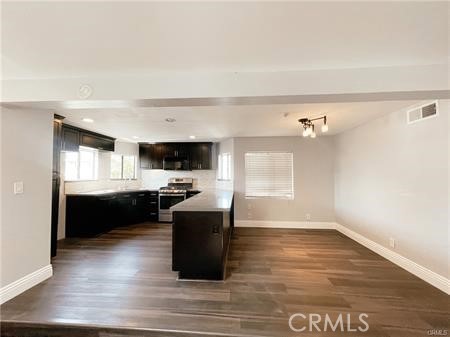 Detail Gallery Image 5 of 15 For 2206 Carnegie a,  Redondo Beach,  CA 90278 - 2 Beds | 3 Baths