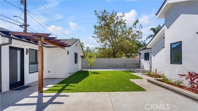 318 N Catalina, Burbank CA: https://media.crmls.org/medias/676e2fa3-75db-4097-a73e-3fa021610c4d.jpg