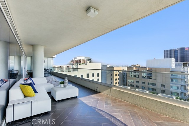 6250 Hollywood Boulevard, Los Angeles CA: https://media.crmls.org/medias/676e6f6c-7527-4c57-8d99-0fbacab5ebd0.jpg