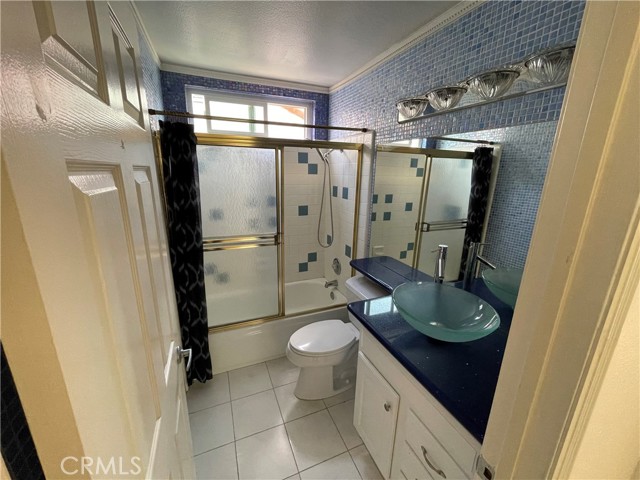 upstairs hallway bath